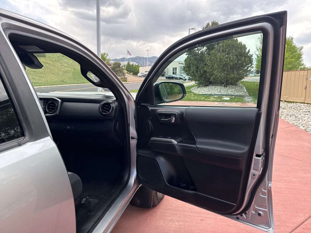 Used 2021 Toyota Tacoma TRD Off-Road w/ Technology Package AWD/4WD image 43