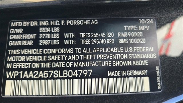 Certified 2025 Porsche Macan image 30