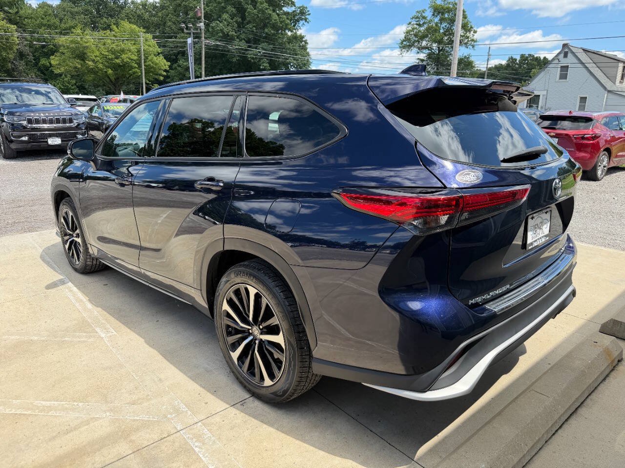 Used 2022 Toyota Highlander XSE AWD/4WD image 8