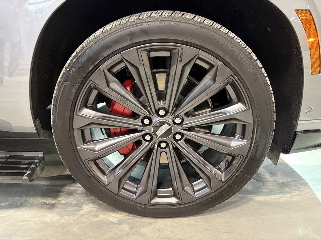 Used 2025 Cadillac Escalade ESV V image 39