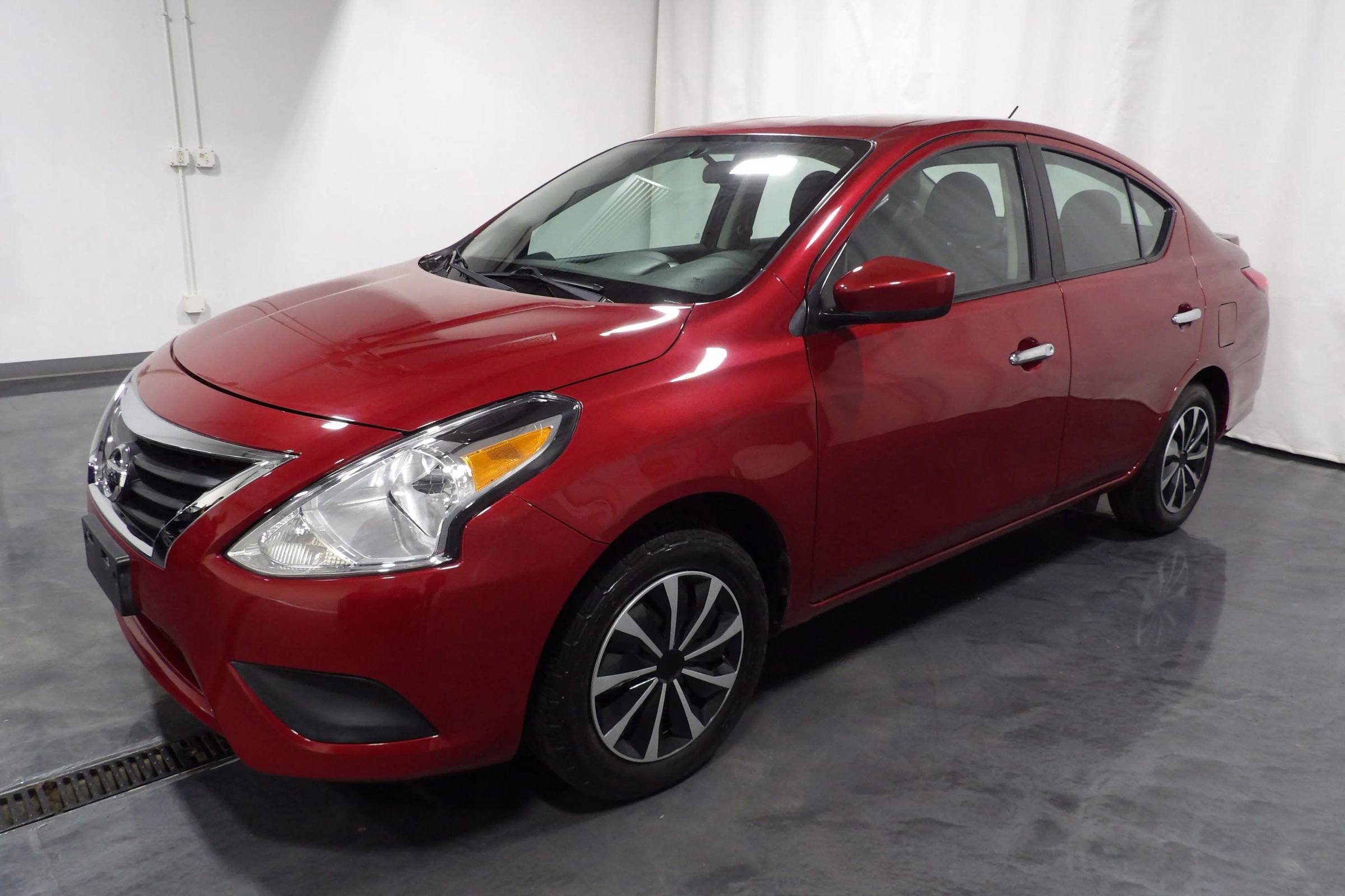 Used 2017 Nissan Versa SV image 3