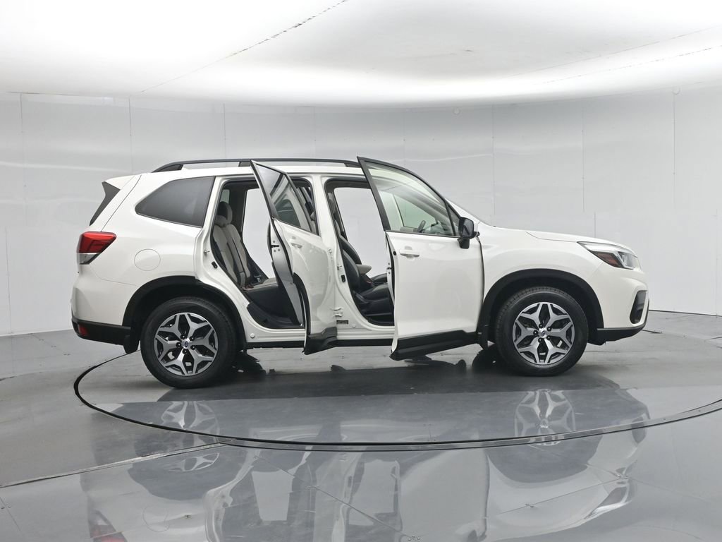 Used 2020 Subaru Forester Premium AWD/4WD image 5