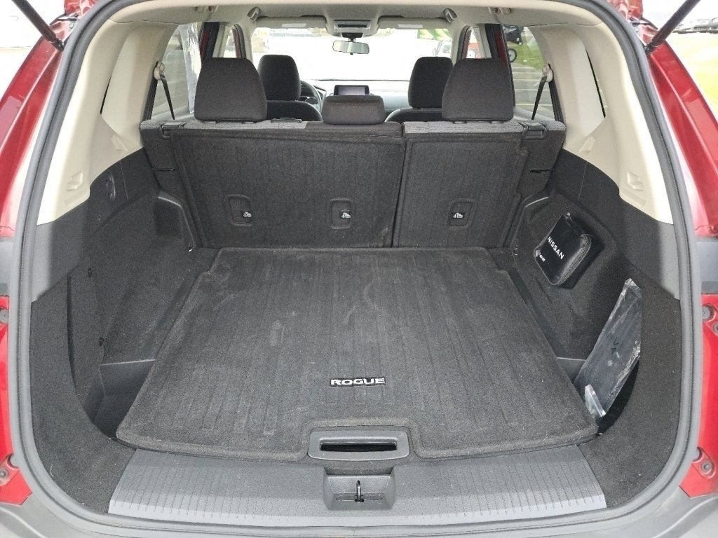 Used 2022 Nissan Rogue SV image 21