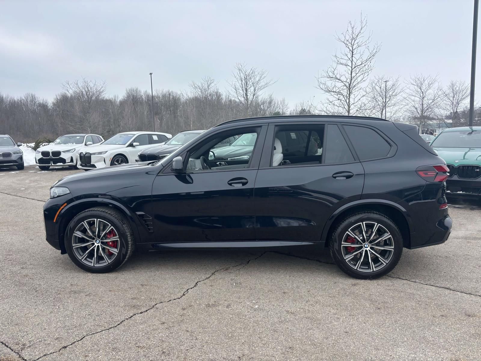 New 2026 BMW X5 xDrive40i w/ M Sport Package AWD/4WD image 4