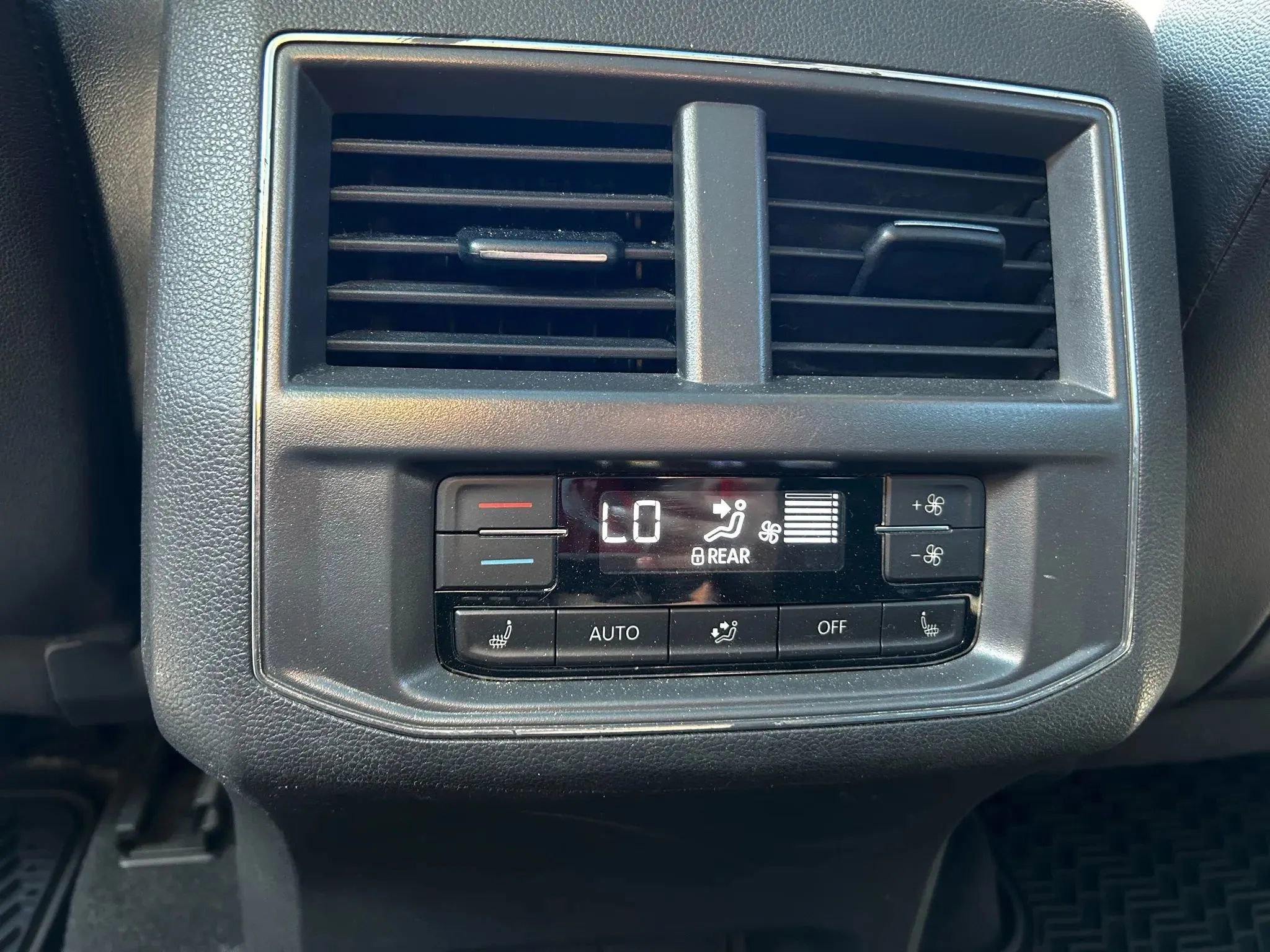 Used 2018 Volkswagen Atlas SEL Premium image 39