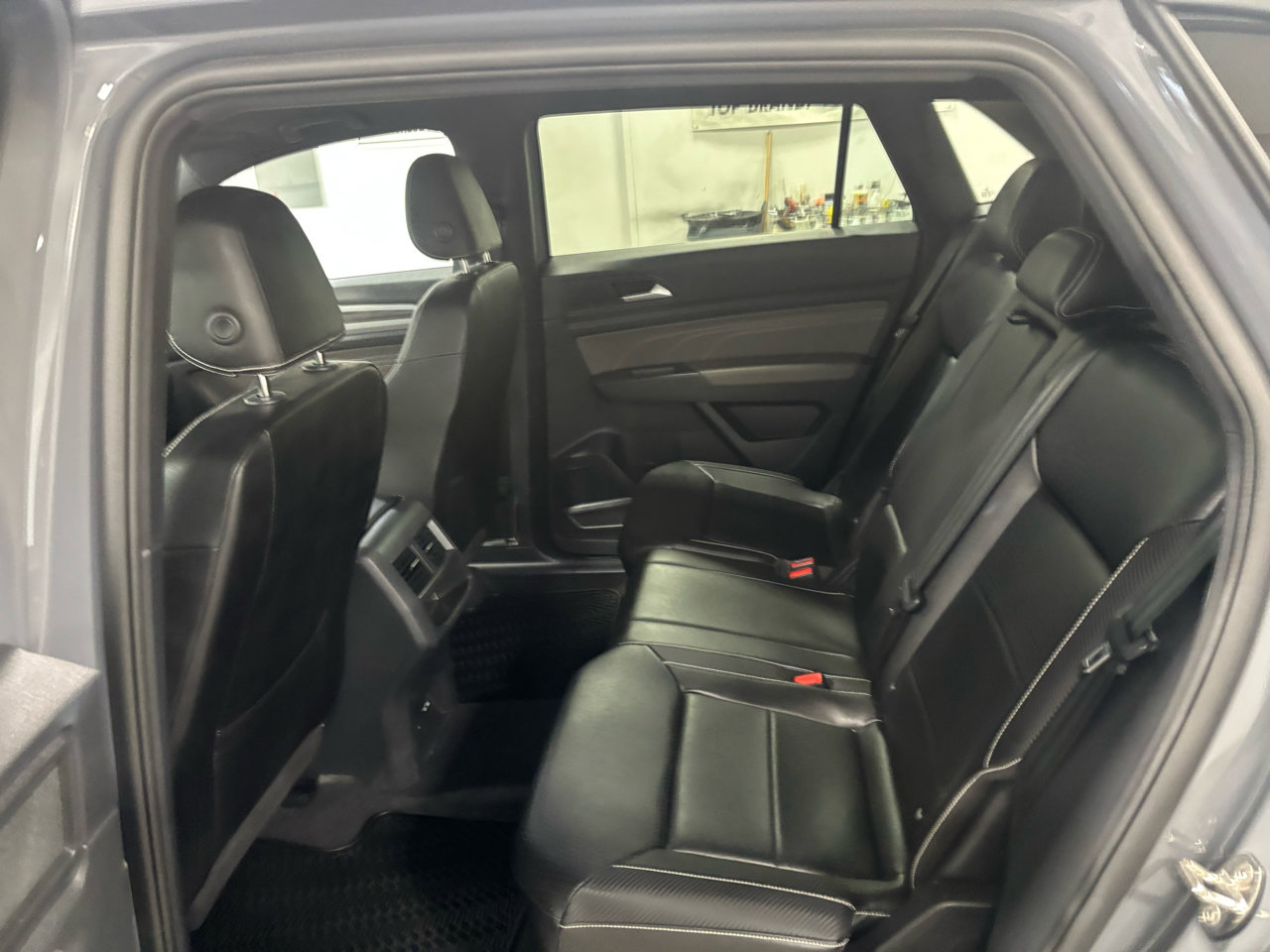 Used 2023 Volkswagen Atlas SE w/ Technology Package w/ Black Wheel Package image 10