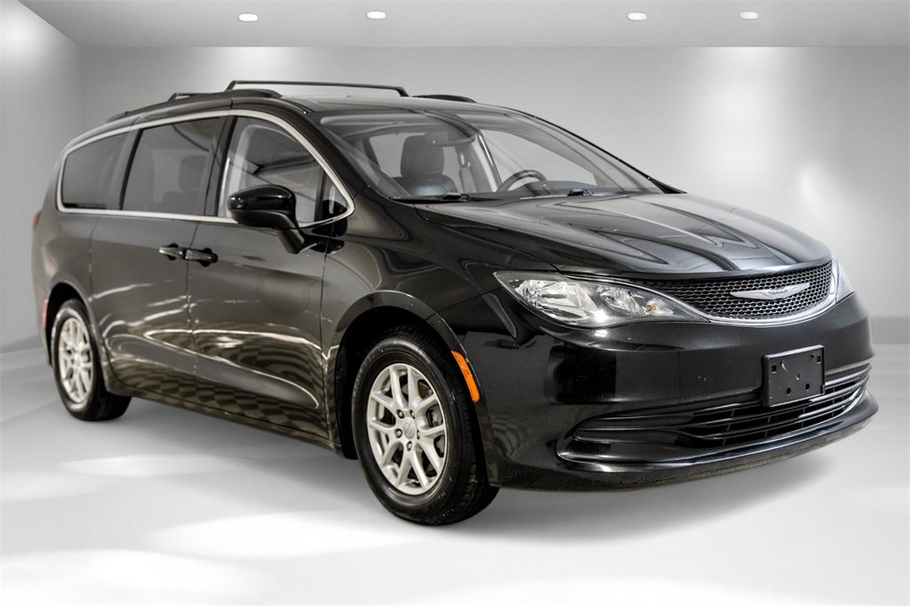 Used 2020 Chrysler Voyager Lxi image 5