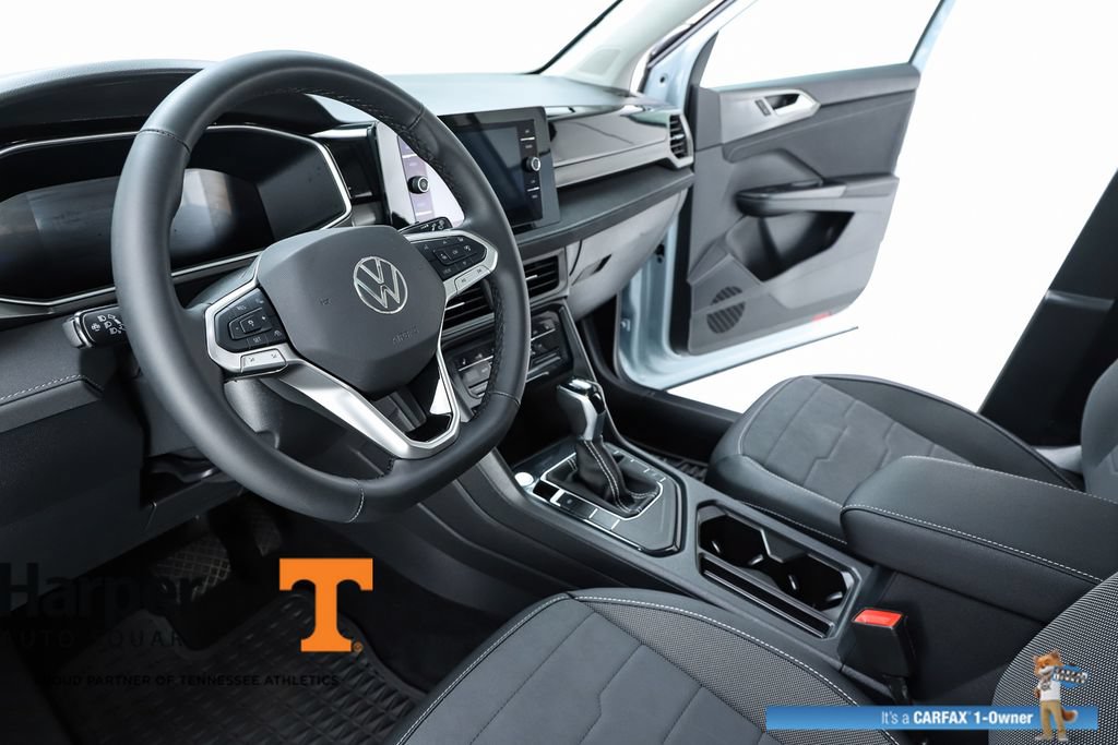 Used 2025 Volkswagen Taos SE FWD image 19