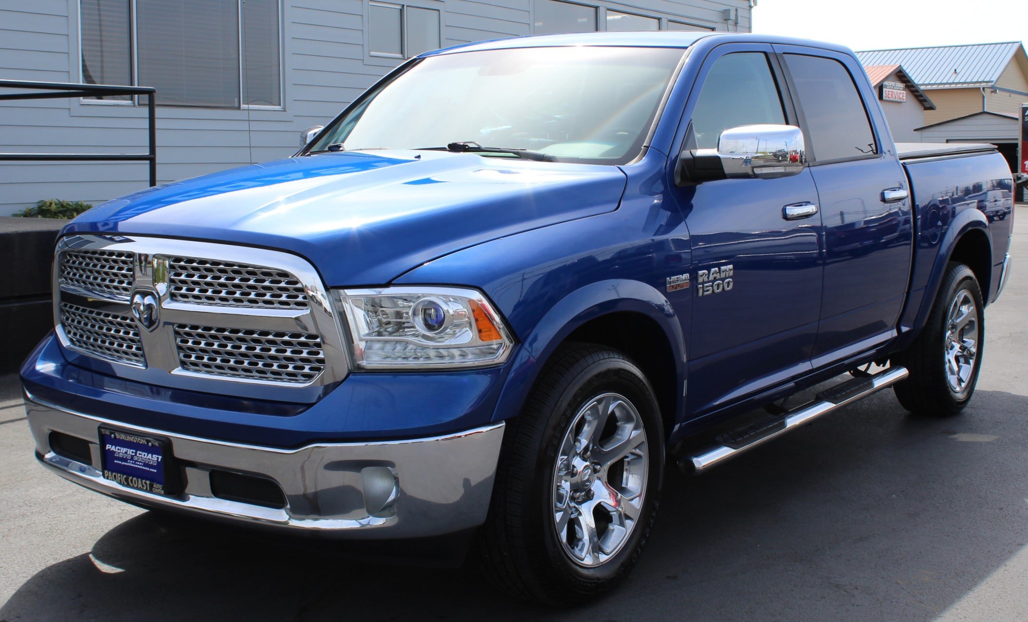 Used 2017 RAM 1500 Laramie w/ Convenience Group AWD/4WD image 2
