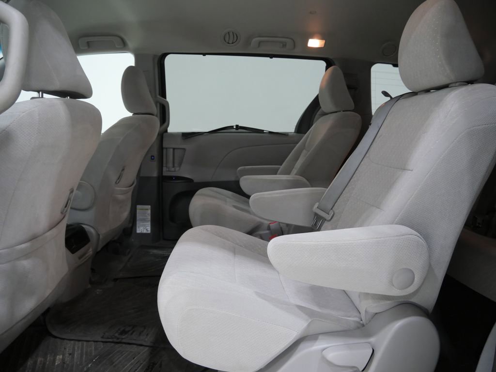 Used 2017 Toyota Sienna LE FWD image 22