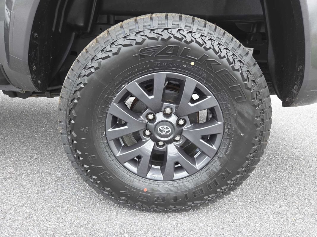 Used 2023 Toyota Tacoma SR5 AWD/4WD image 31