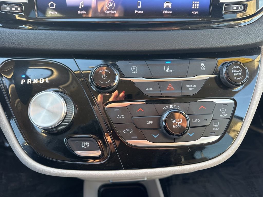 Used 2022 Chrysler Pacifica Touring-L image 16