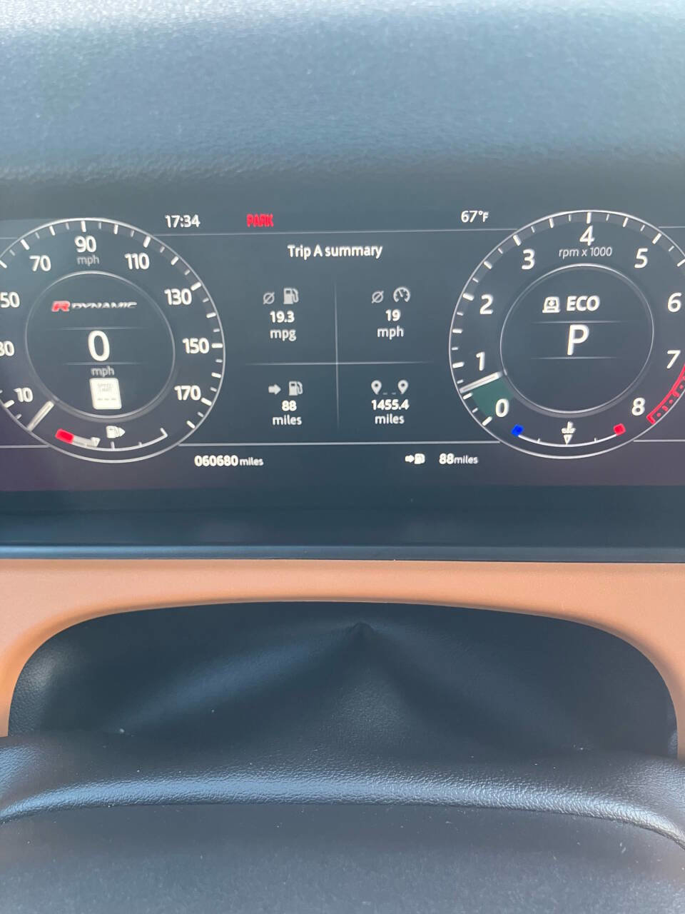 Used 2018 Land Rover Range Rover Velar R-Dynamic HSE image 8