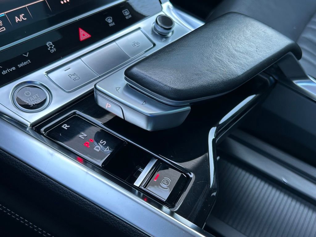 Used 2022 Audi e-tron Premium Plus w/ Premium Plus Package image 42