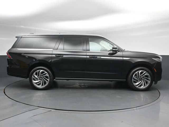 Certified 2025 Lincoln Navigator L Reserve AWD/4WD image 8