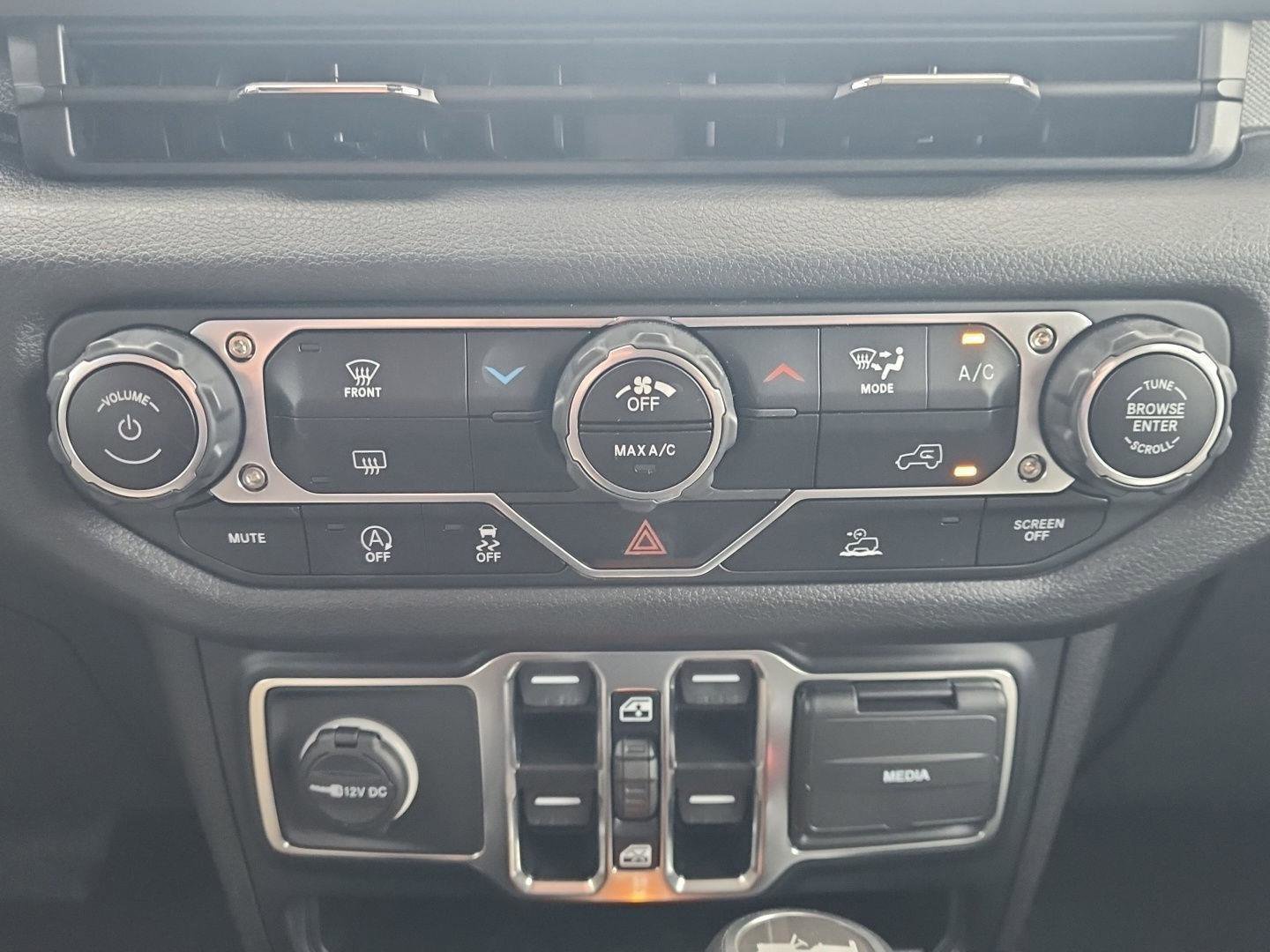 Used 2024 Jeep Wrangler Sport S image 22