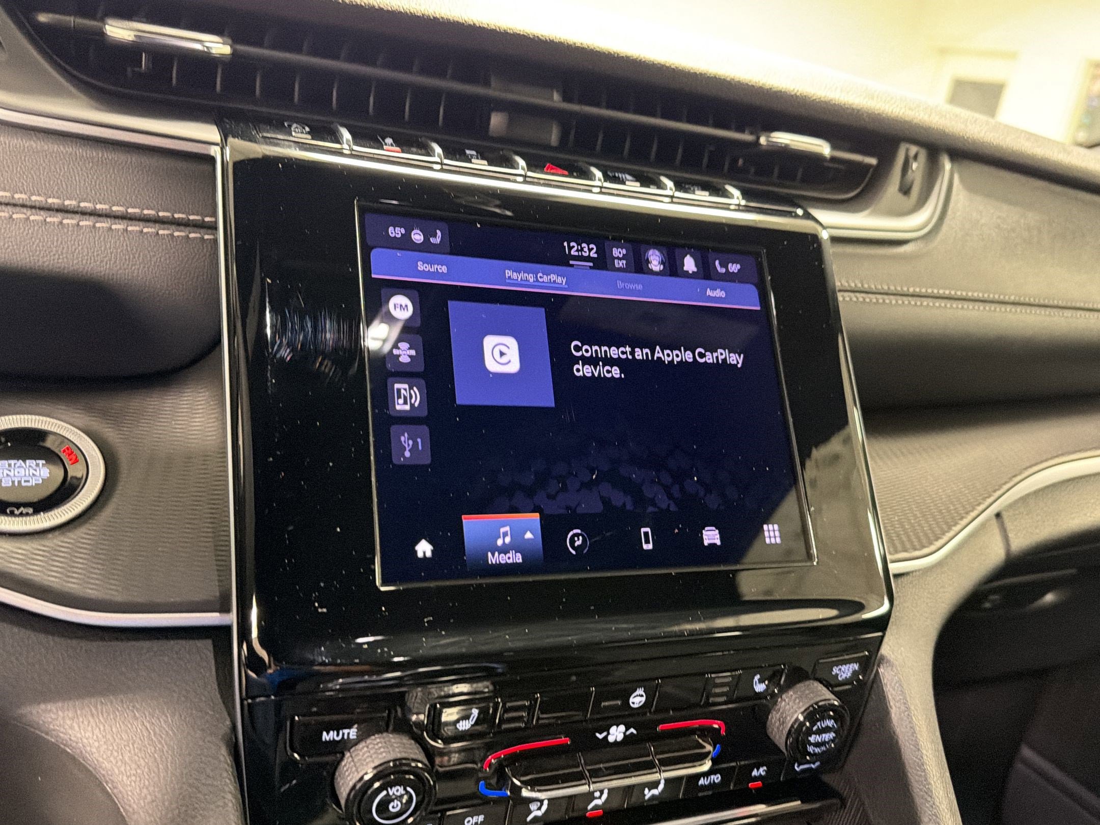 Used 2025 Jeep Grand Cherokee L Altitude image 24