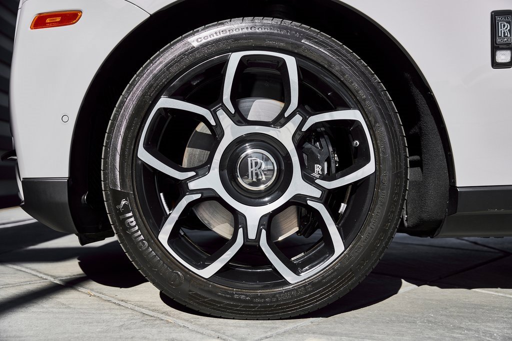 Used 2024 Rolls-Royce Cullinan Black Badge image 3