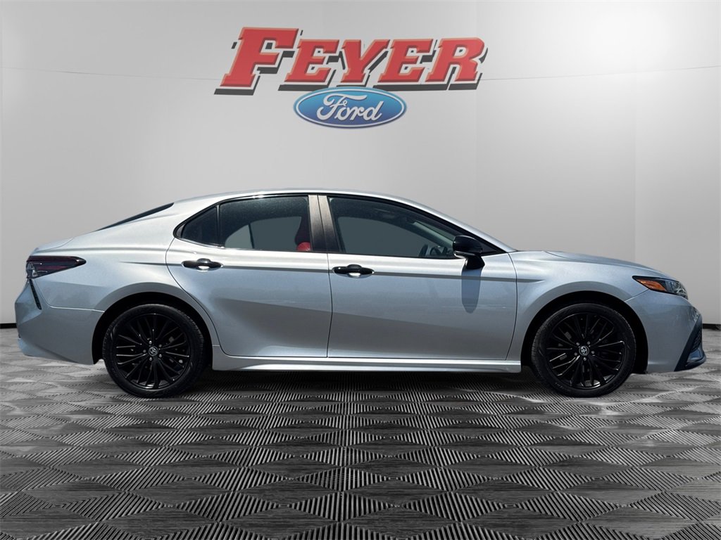 Used 2022 Toyota Camry SE image 6