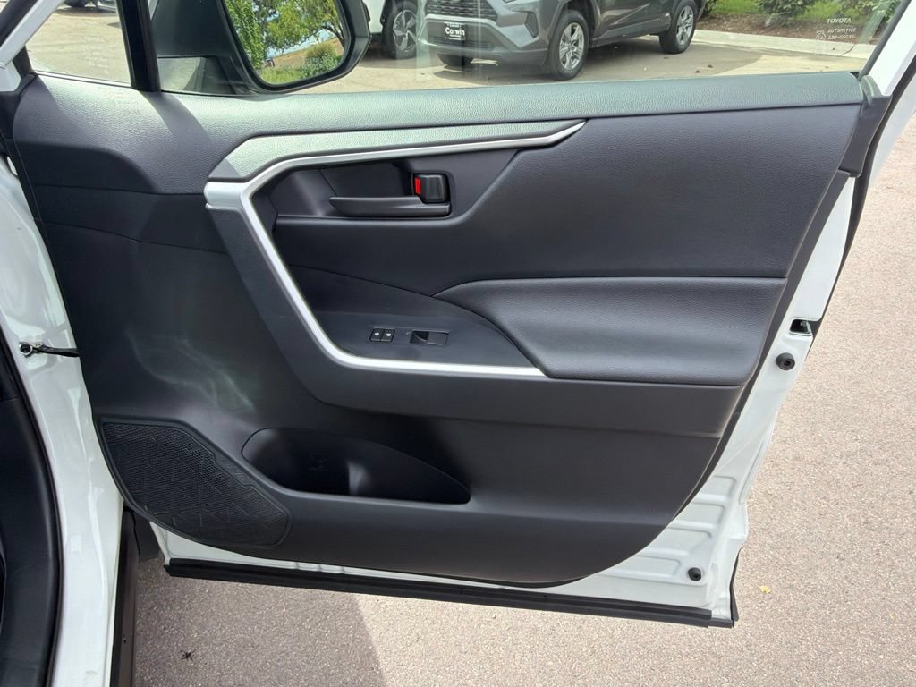 Used 2019 Toyota RAV4 LE w/ Carpet Mat Package AWD/4WD image 10