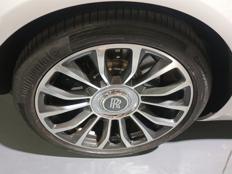 Used 2018 Rolls-Royce Dawn RWD image 38