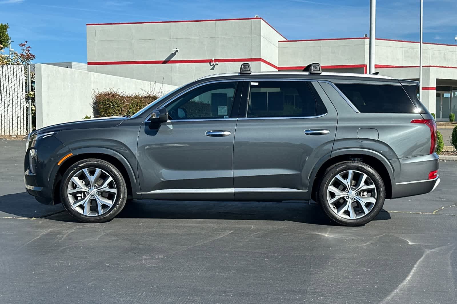 Used 2022 Hyundai Palisade Limited w/ Cargo Package image 9
