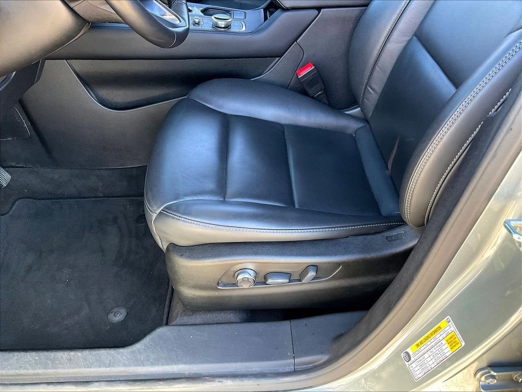 Used 2025 Cadillac XT4 Premium Luxury image 33