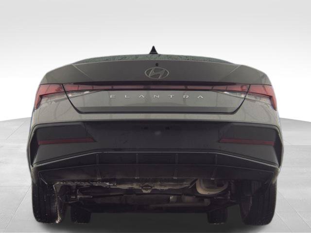 Used 2024 Hyundai Elantra SEL FWD image 7
