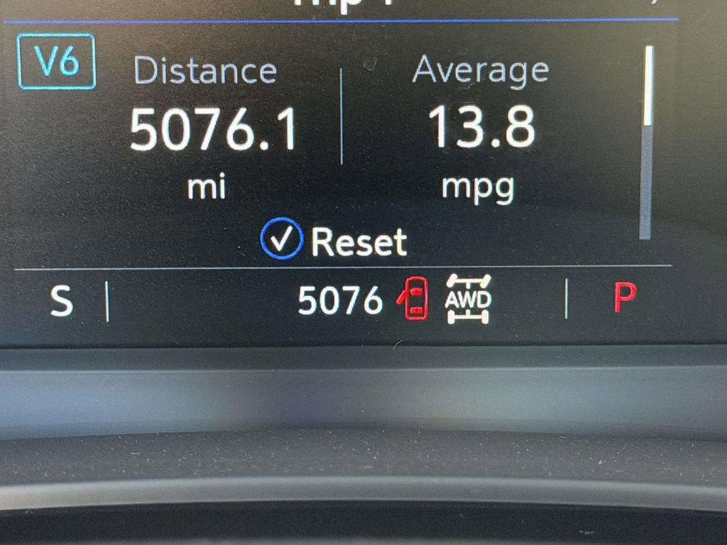 Used 2025 Cadillac XT6 Sport w/ LPO, Floor Liner Package image 24