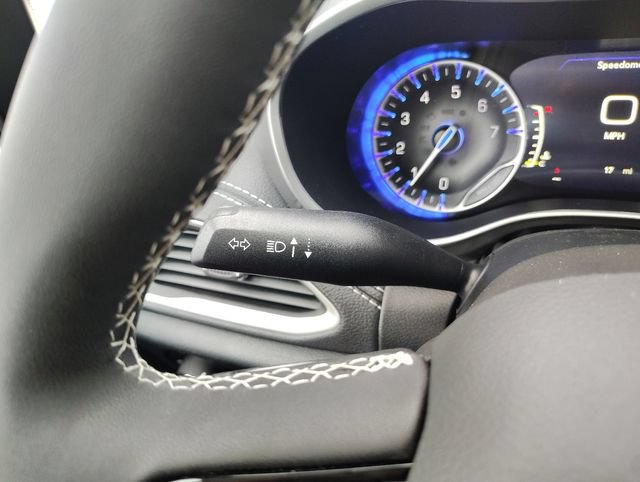 New 2026 Chrysler Pacifica Select AWD/4WD image 15