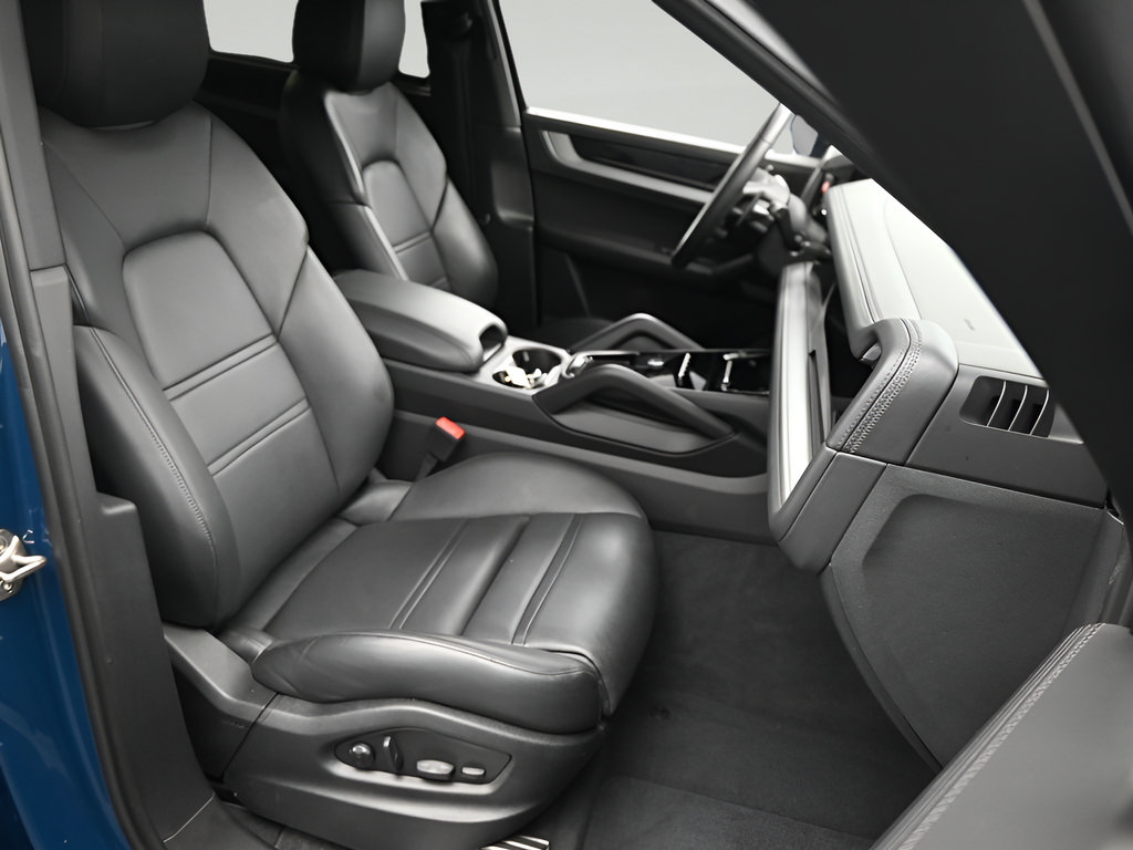 Certified 2025 Porsche Cayenne S AWD/4WD image 12