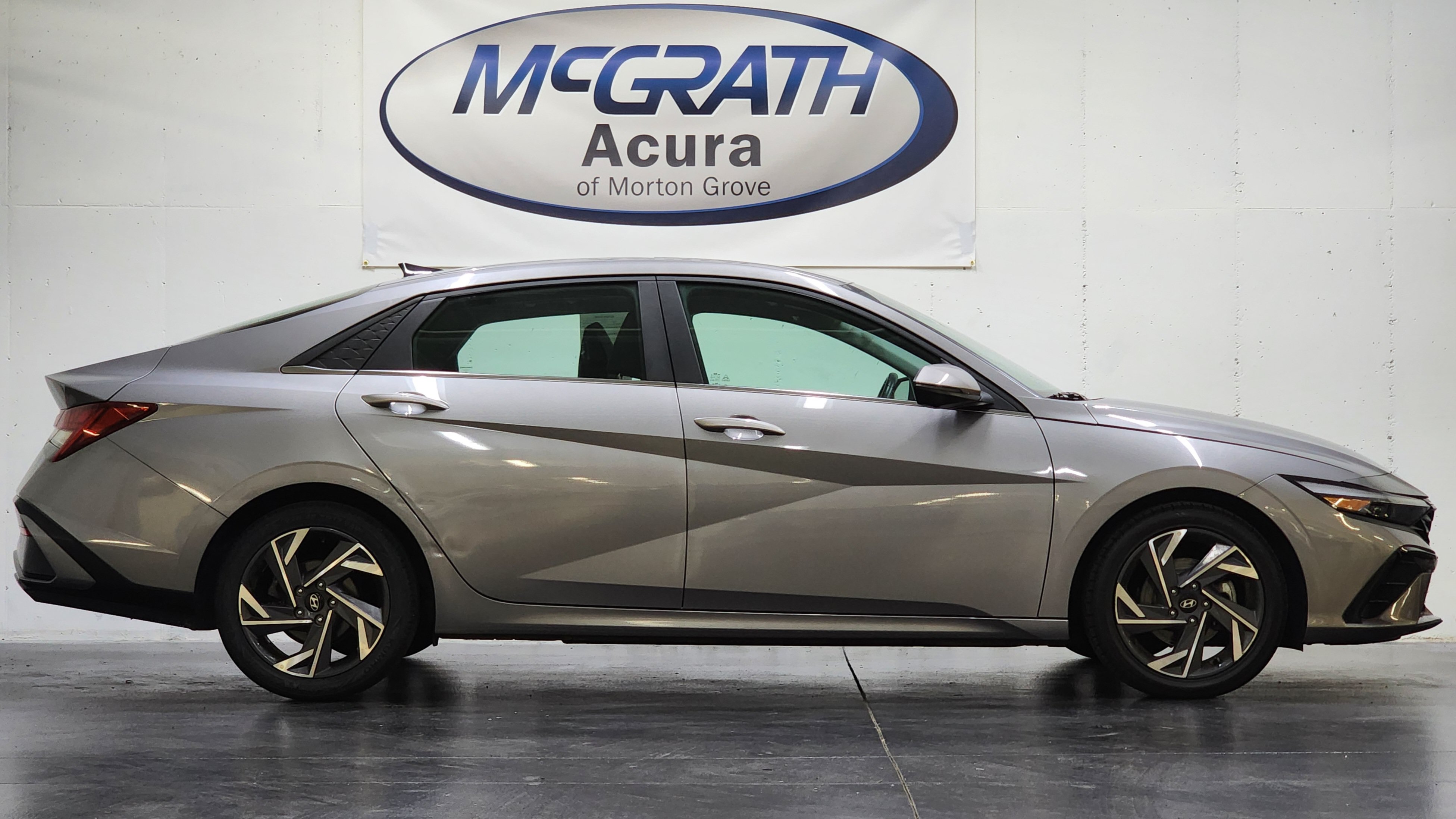 Used 2024 Hyundai Elantra Limited FWD image 5