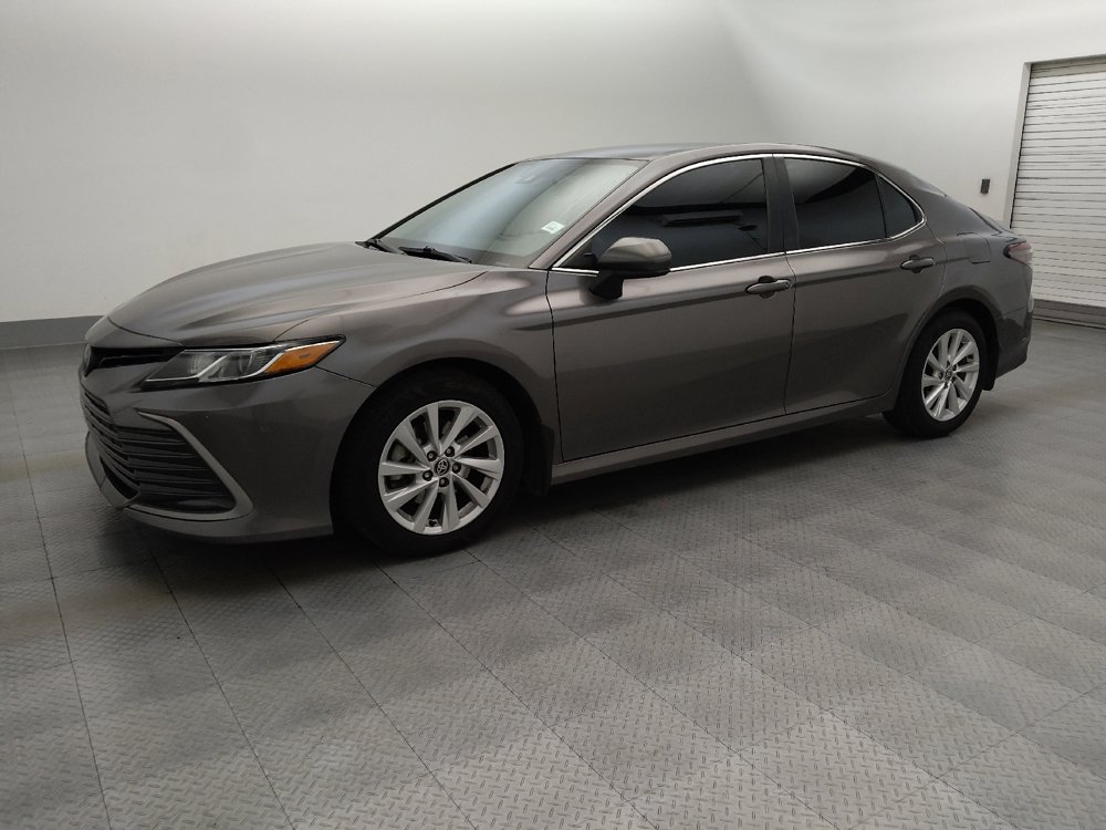 Used 2022 Toyota Camry LE FWD image 2