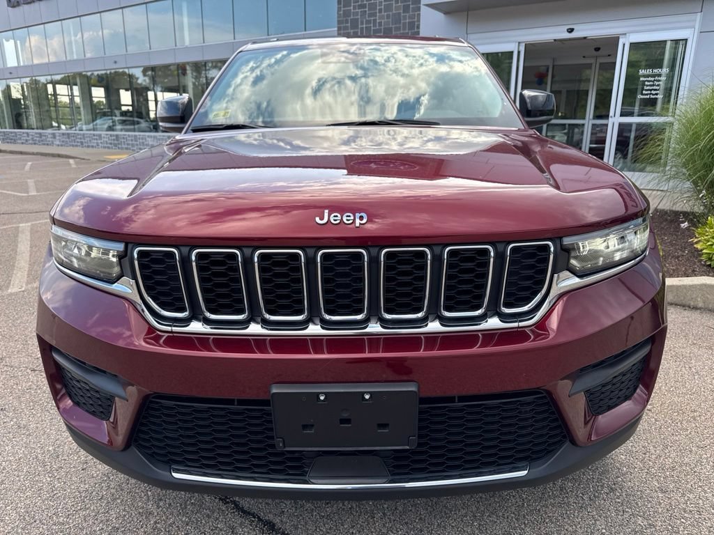 Used 2023 Jeep Grand Cherokee Laredo AWD/4WD image 6
