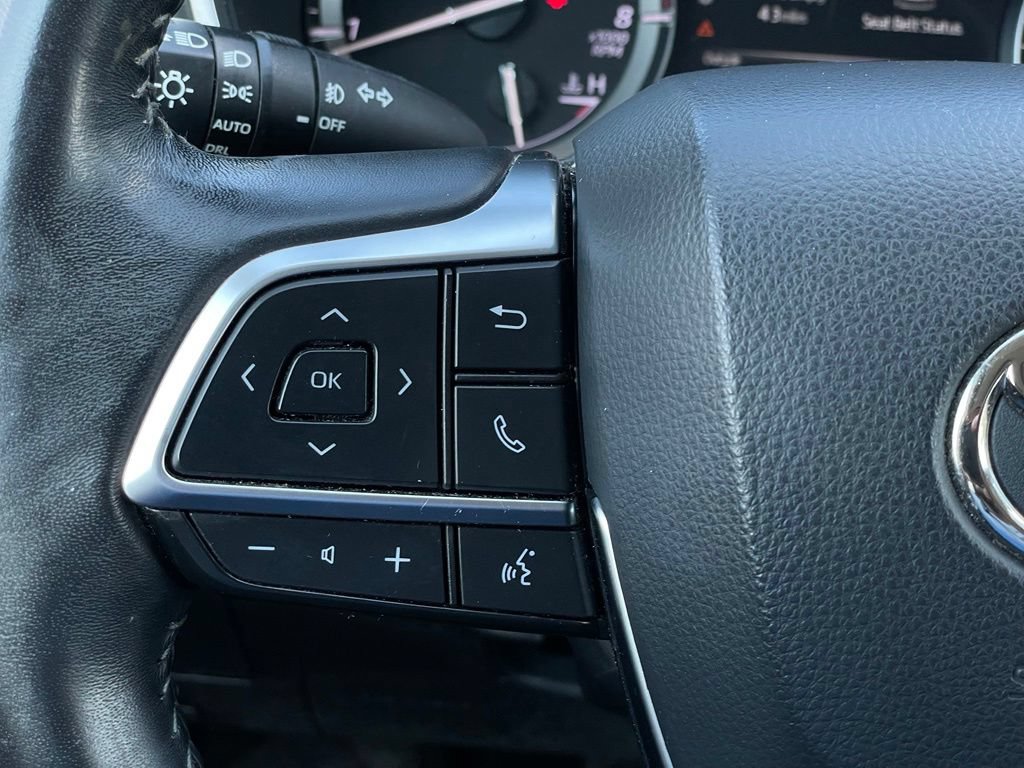 Used 2020 Toyota Highlander XLE FWD image 15