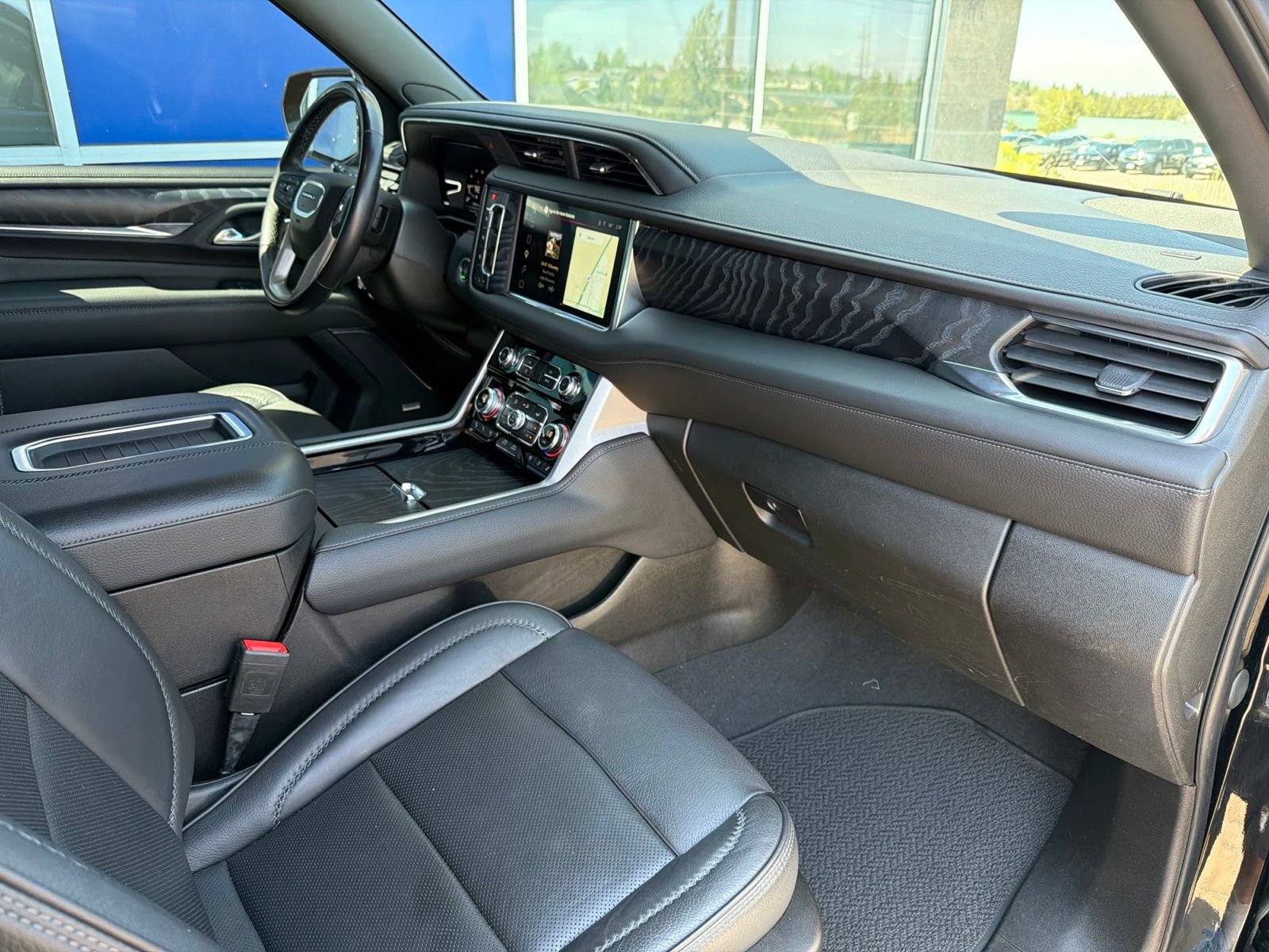 Used 2022 GMC Yukon Denali AWD/4WD image 27