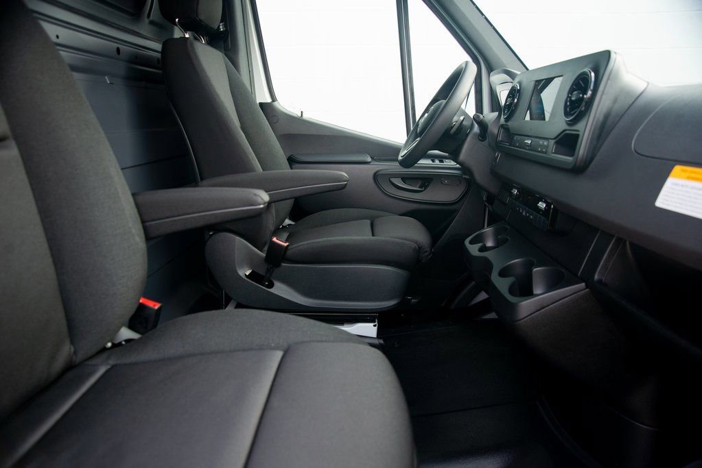 Used 2024 Mercedes-Benz Sprinter 3500 image 31