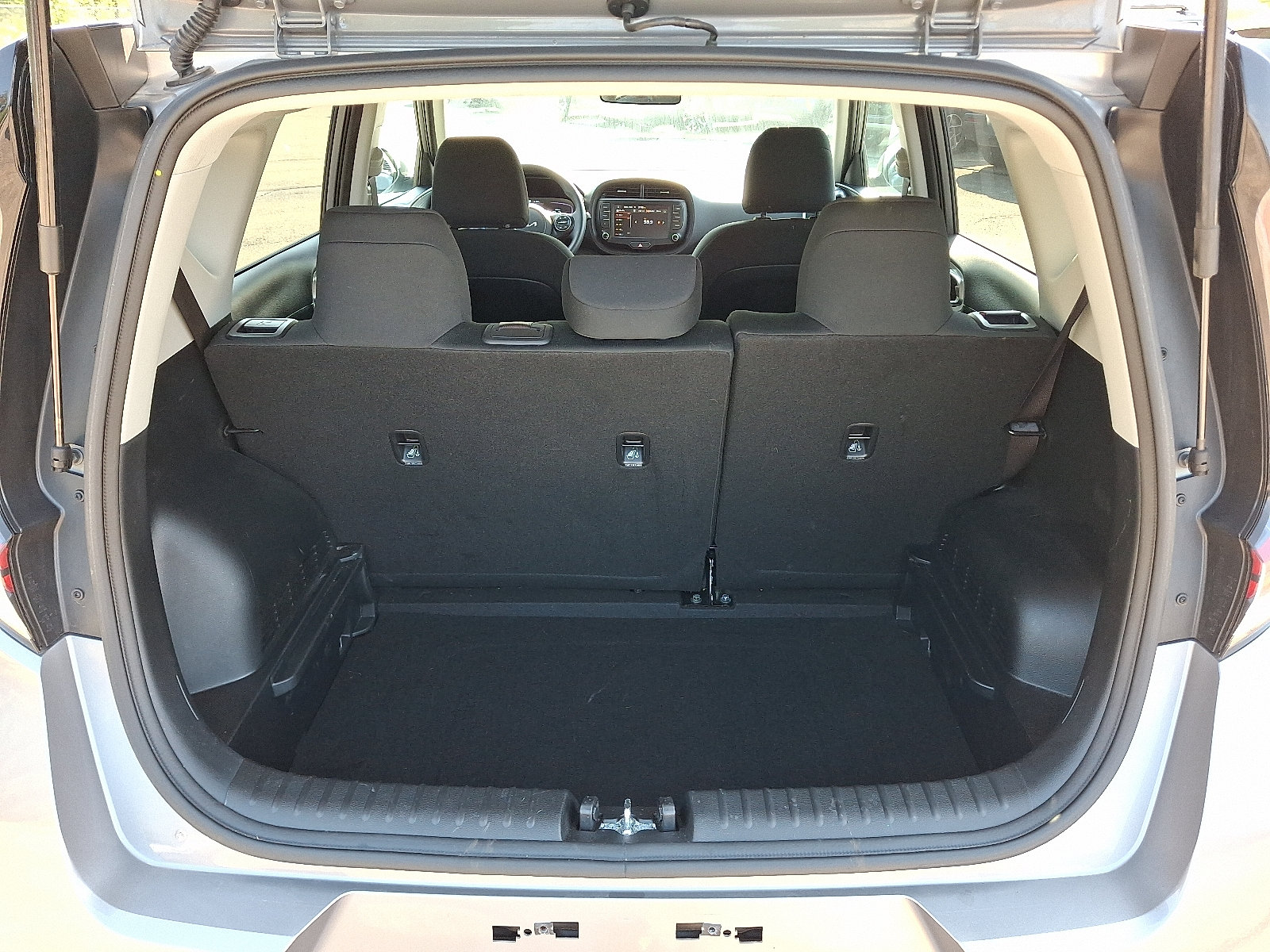 Used 2025 Kia Soul LX w/ LX Technology Package FWD image 28