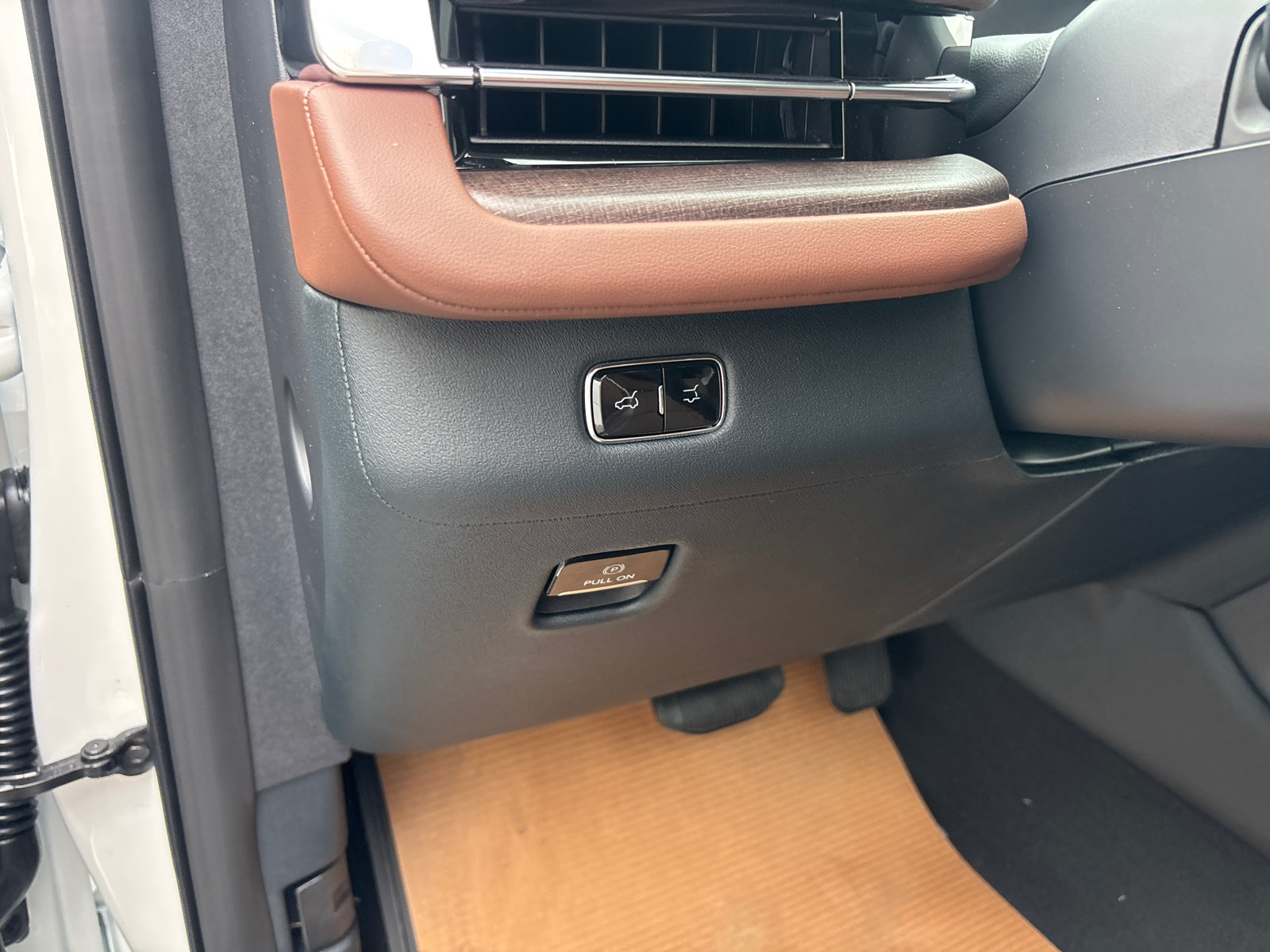 New 2026 Lincoln Navigator Reserve AWD/4WD image 13