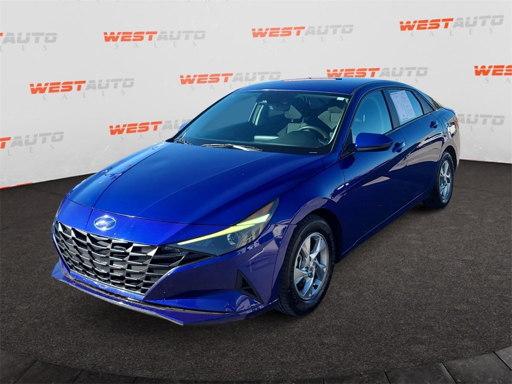 Used 2023 Hyundai Elantra SE w/ Preferred Accessory Package