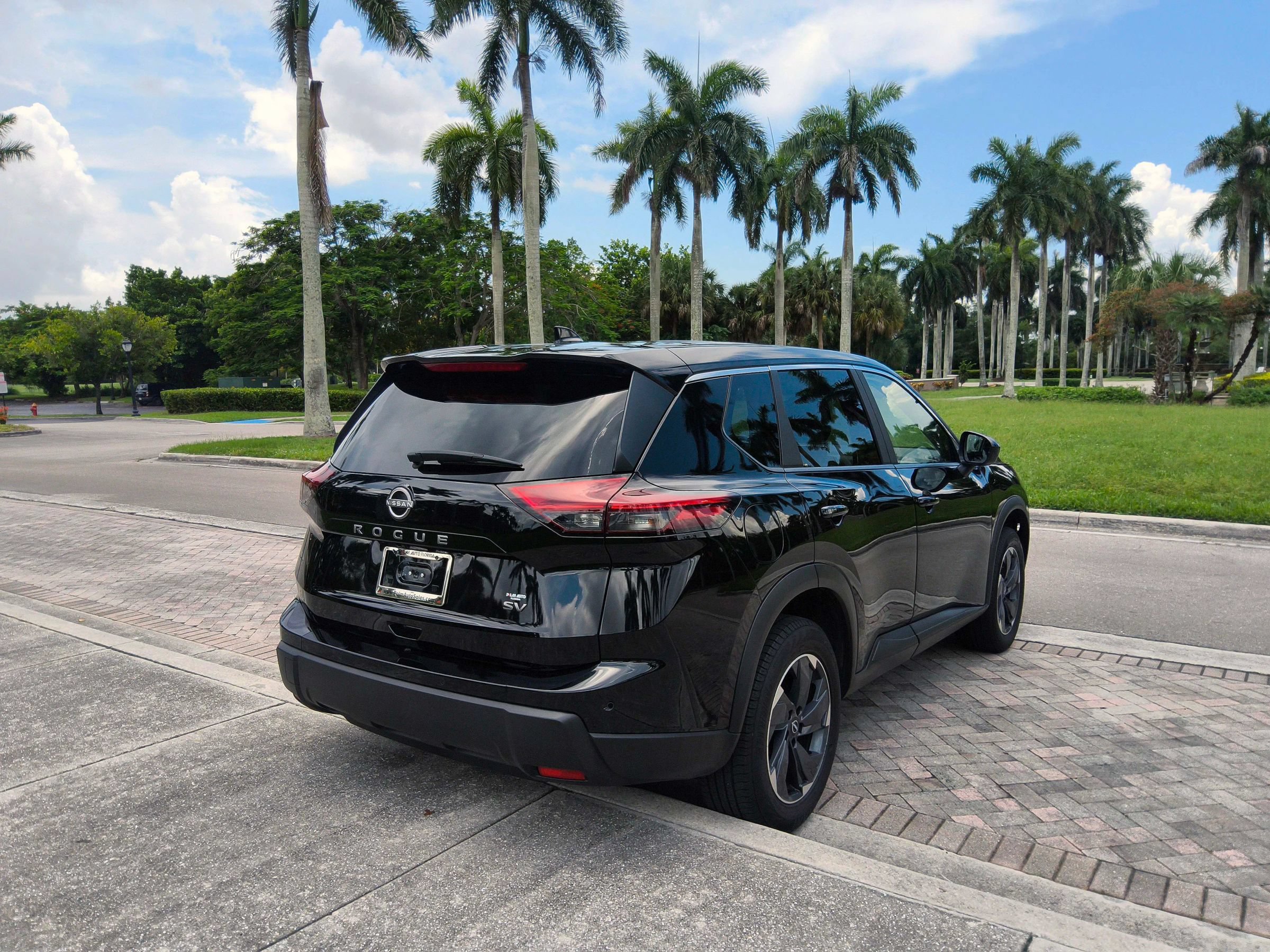 Used 2024 Nissan Rogue SV FWD image 21