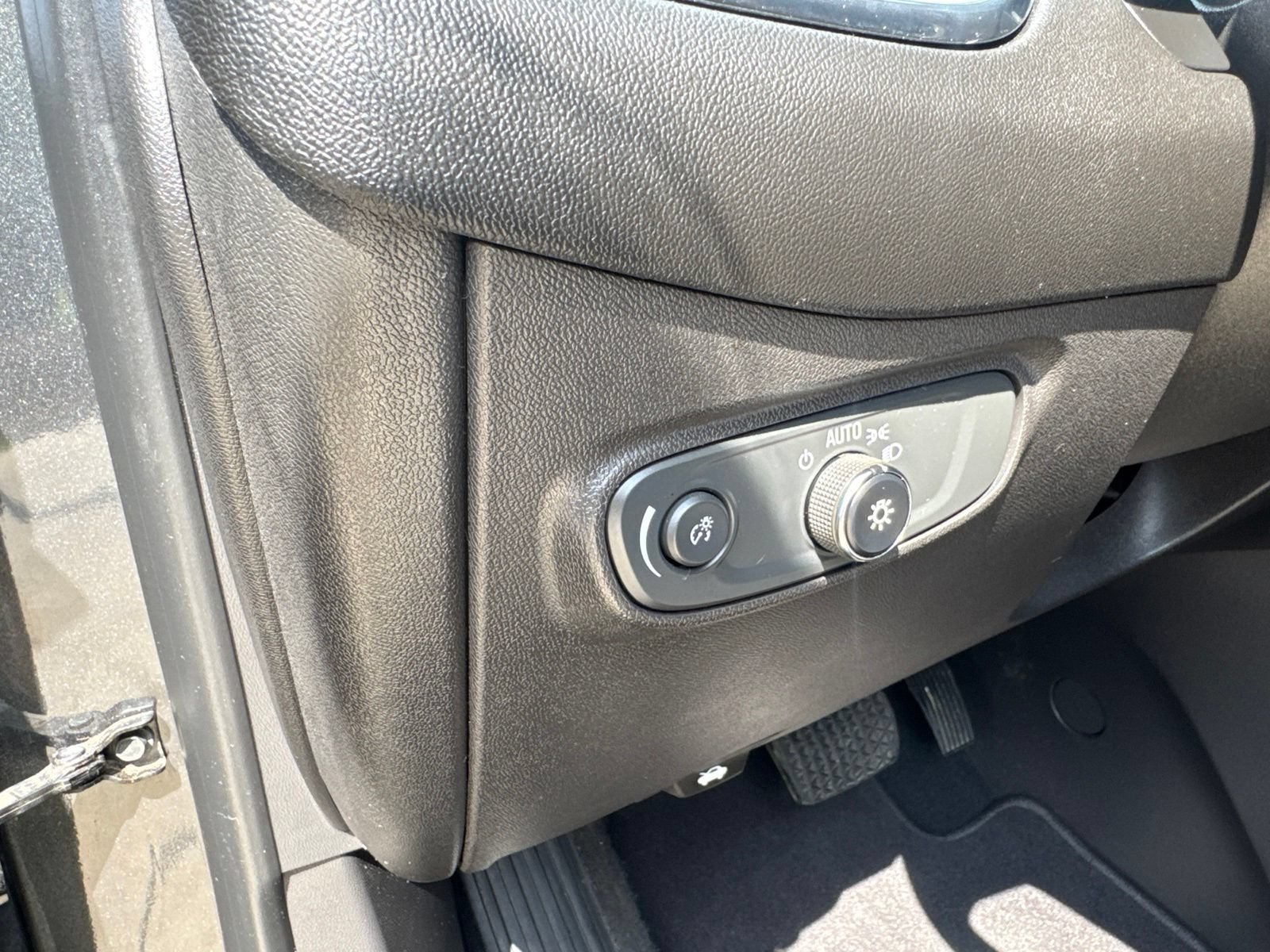 Used 2020 Chevrolet Equinox LT AWD/4WD image 19