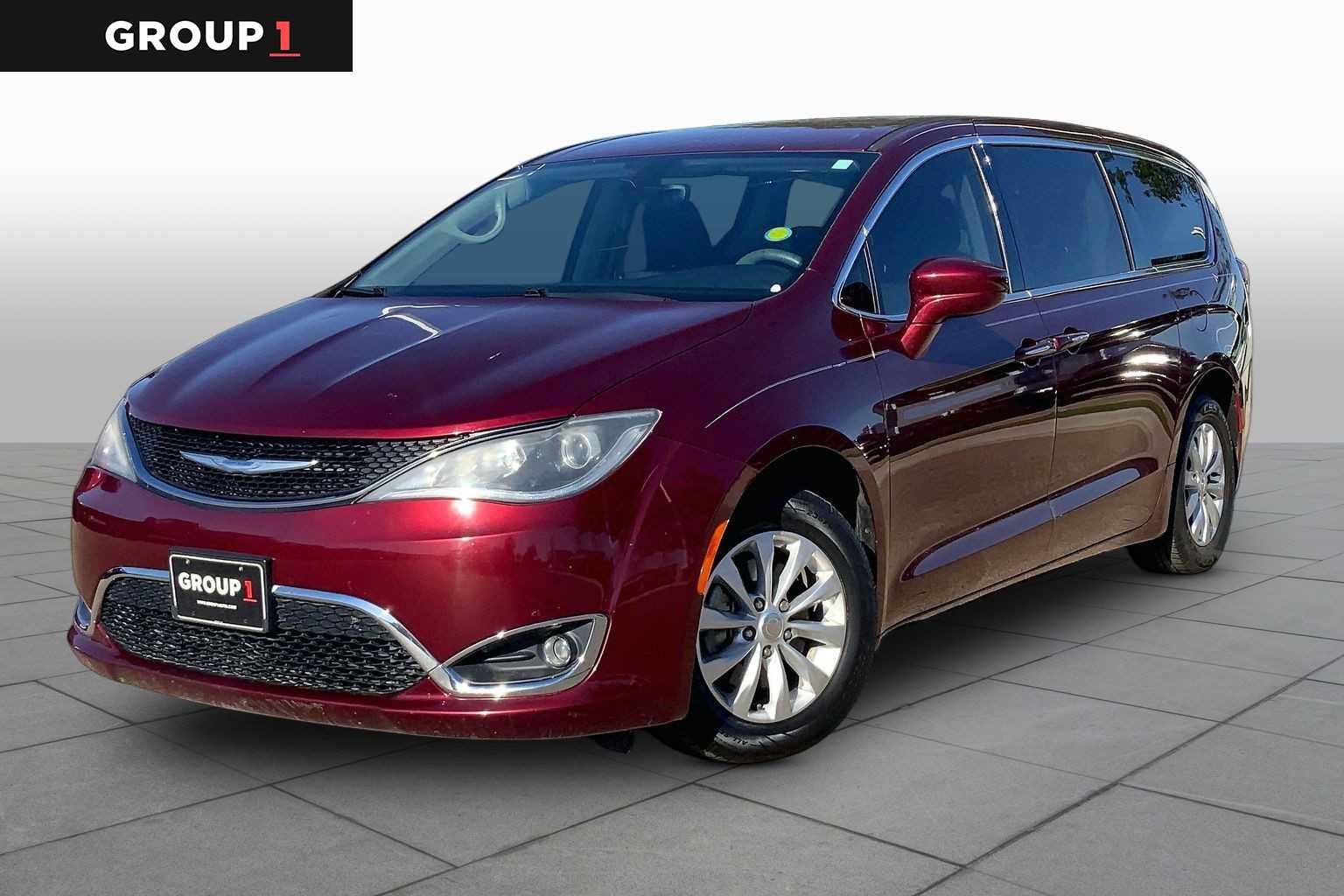 Used 2018 Chrysler Pacifica Touring Plus FWD image 1