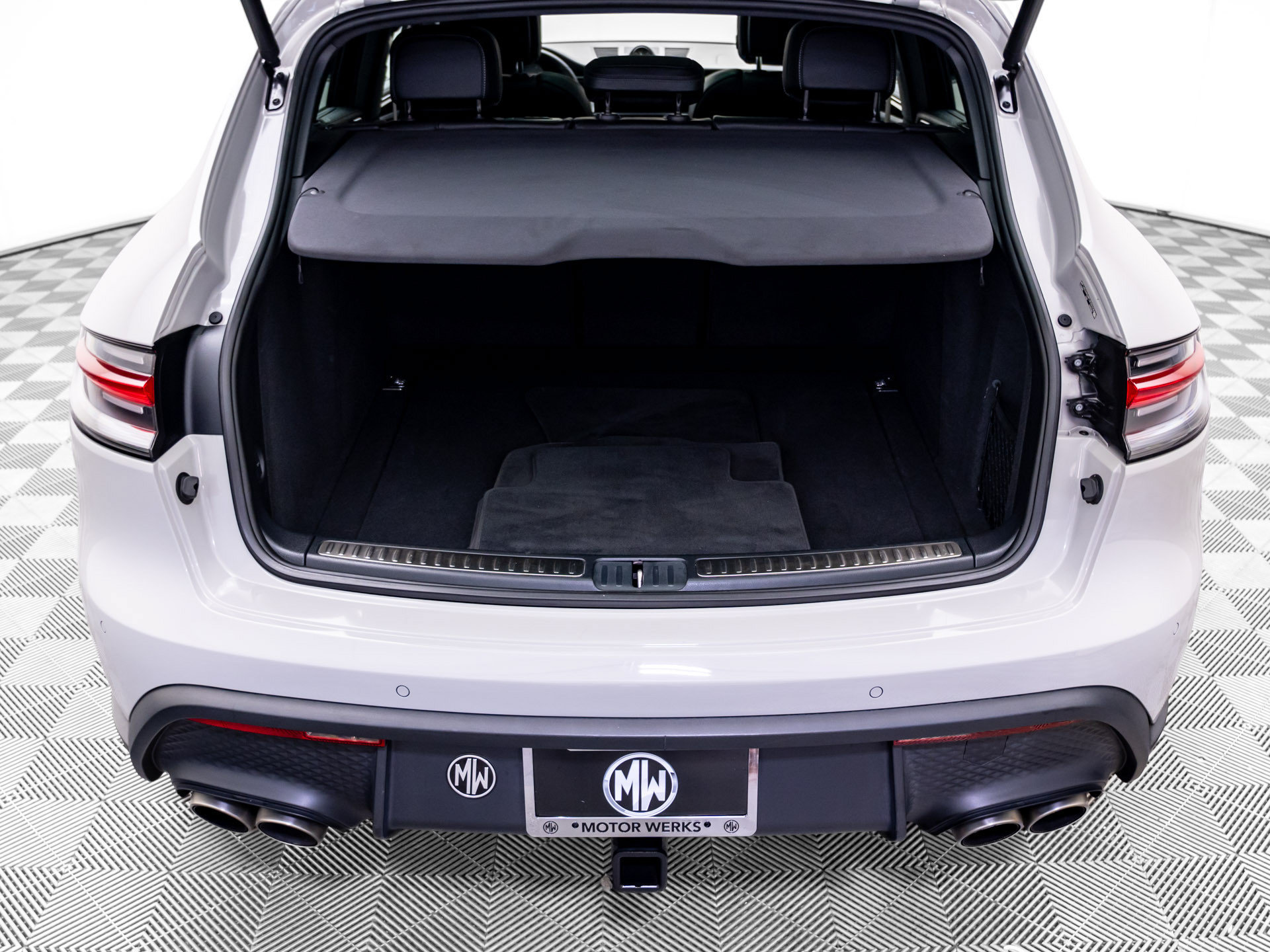 Certified 2023 Porsche Macan S AWD/4WD image 30