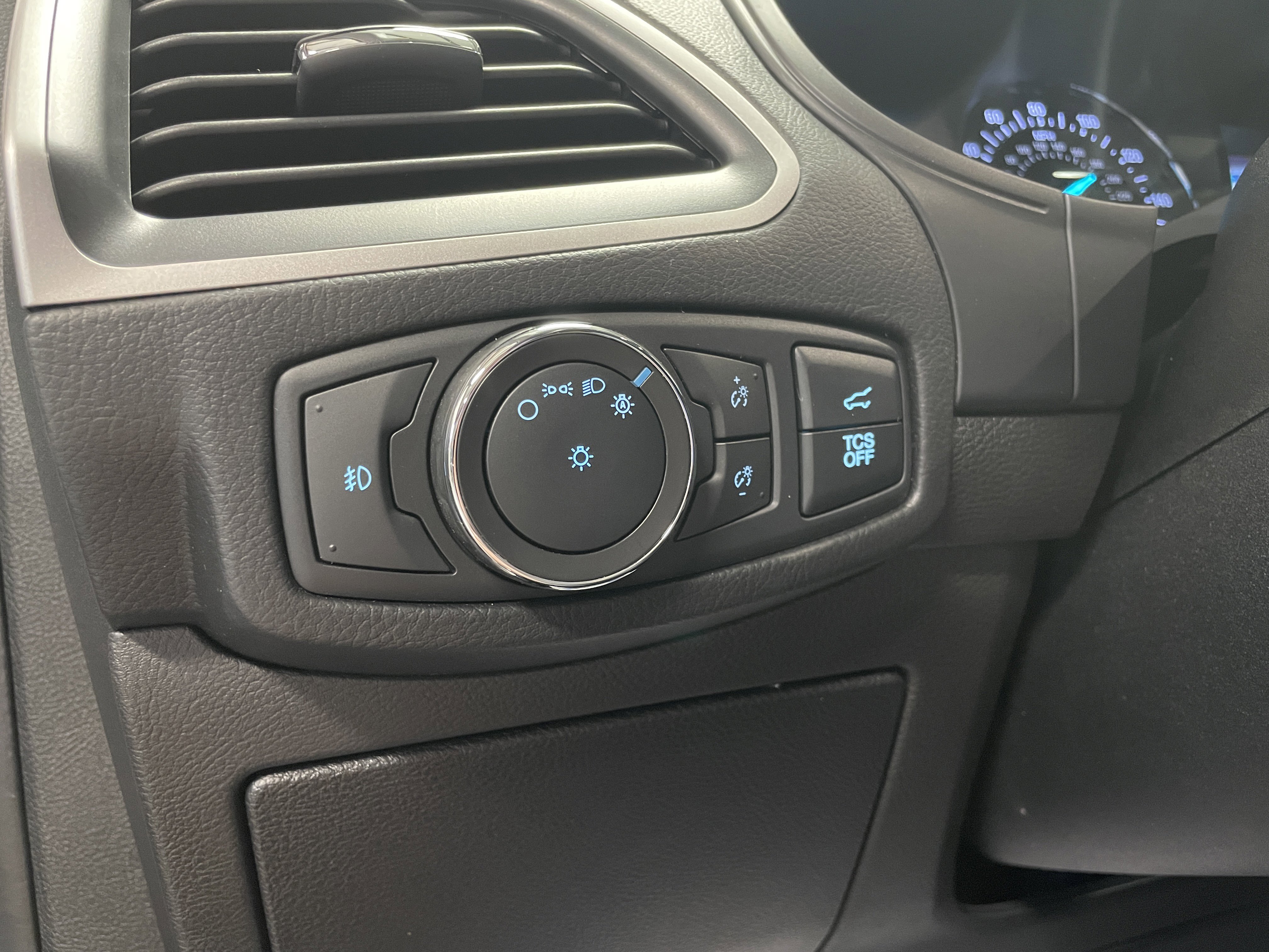 Used 2022 Ford Edge SEL w/ Convenience Package image 19