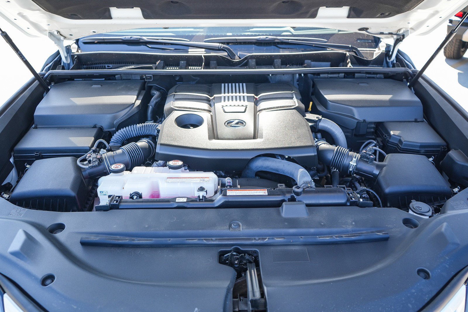 Certified 2026 Lexus LX 600 4WD w/ Luxury Package image 28