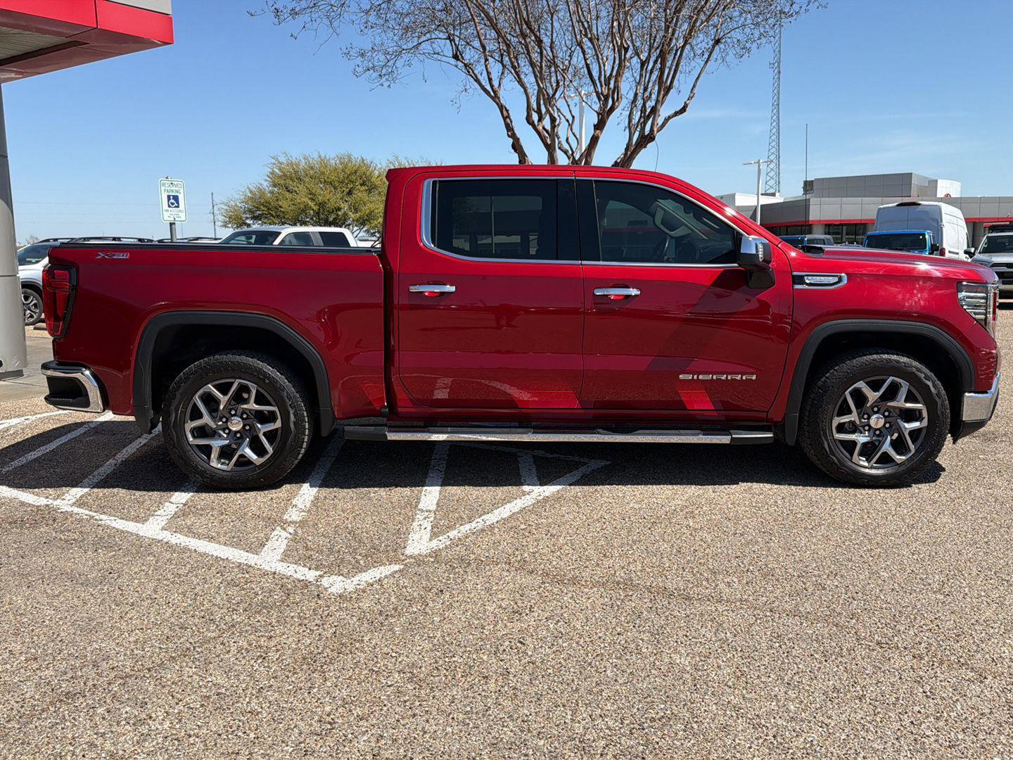 Used 2023 GMC Sierra 1500 SLT image 2