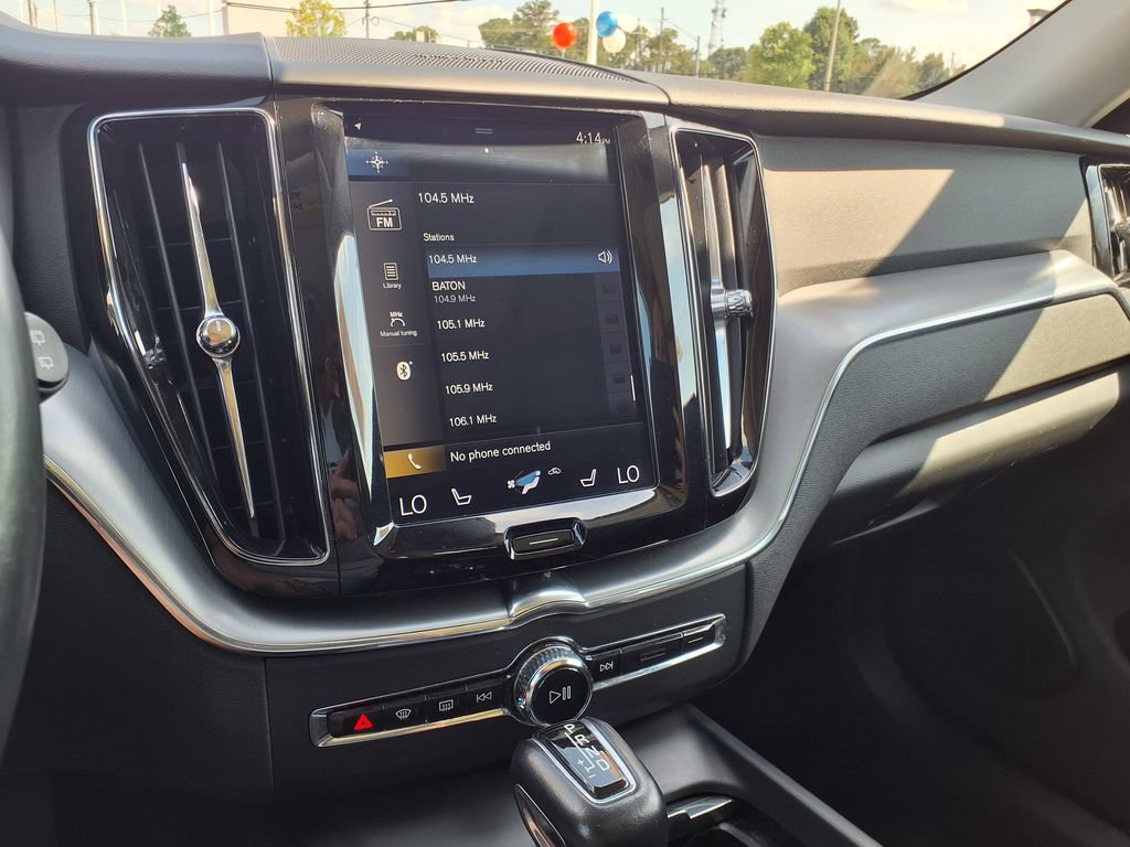 Used 2019 Volvo XC60 T5 Momentum w/ Multimedia Package AWD/4WD image 29