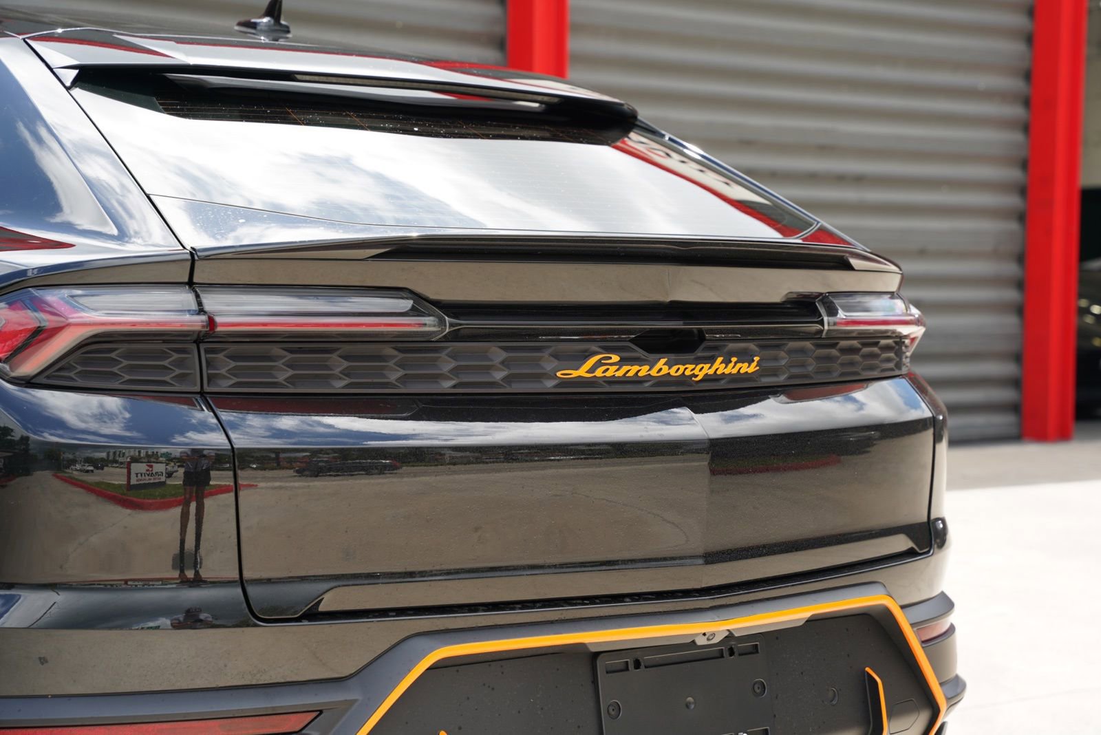 Used 2025 Lamborghini Urus SE image 11