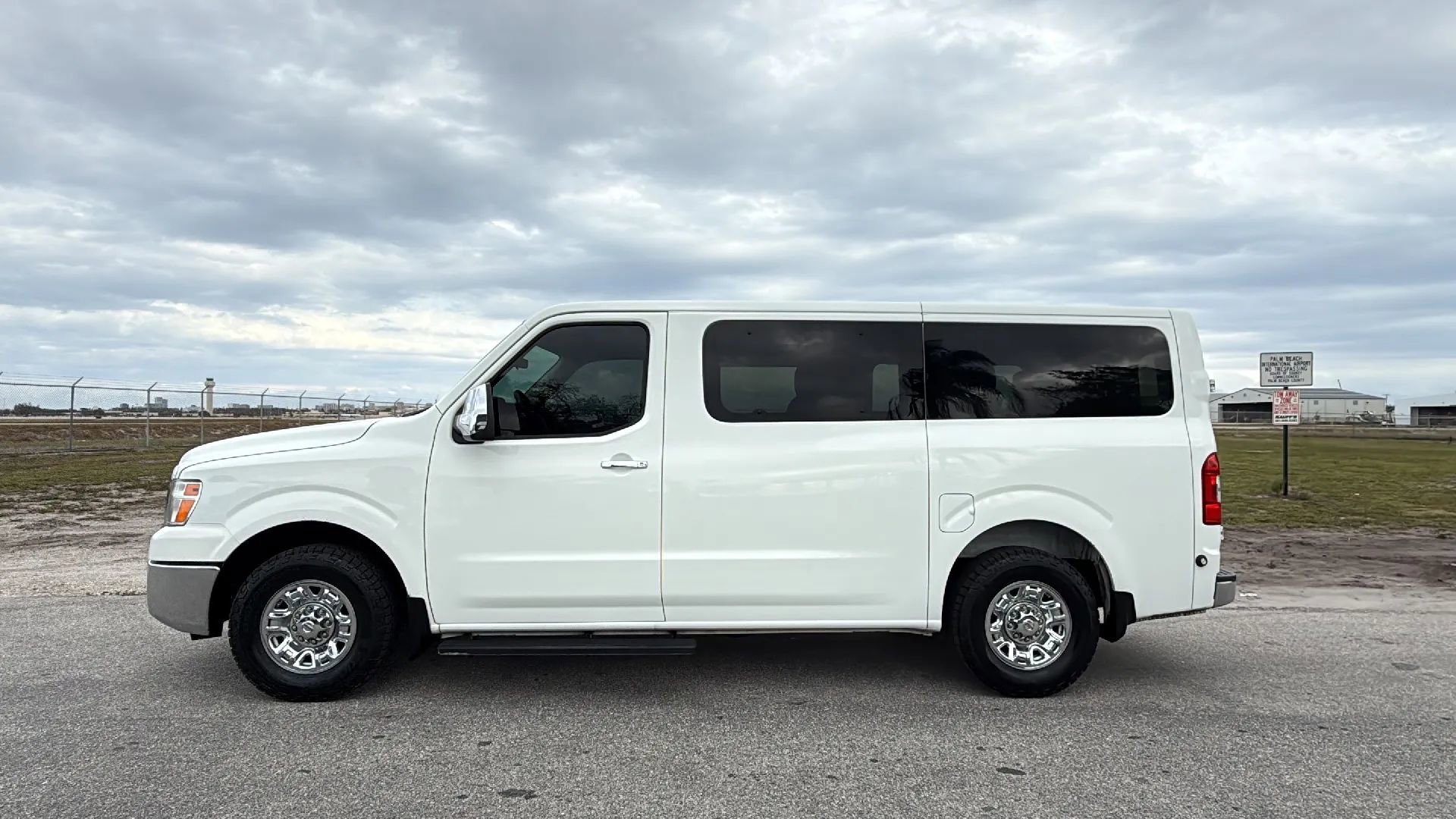 Used 2020 Nissan NV 3500 SV w/ Navigation Package image 2